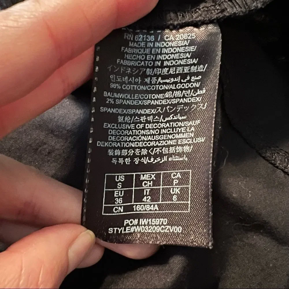 Guess black snap button long sleeve top. Size small‎ - Picture 4 of 13